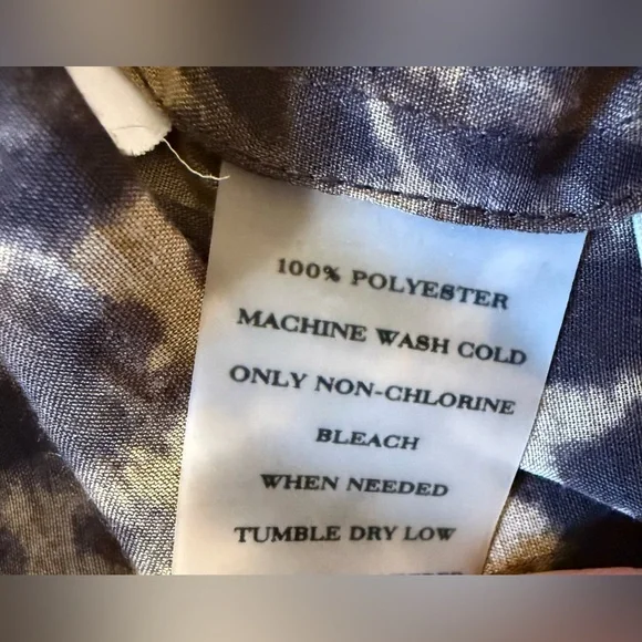 Ann Taylor Animal Print Blouse Roll Tab Sleeve Button Up Shirt Top Size 10P - Picture 10 of 11